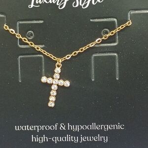 18K Gold-plated stainless-steel necklace w/cross and zirconia